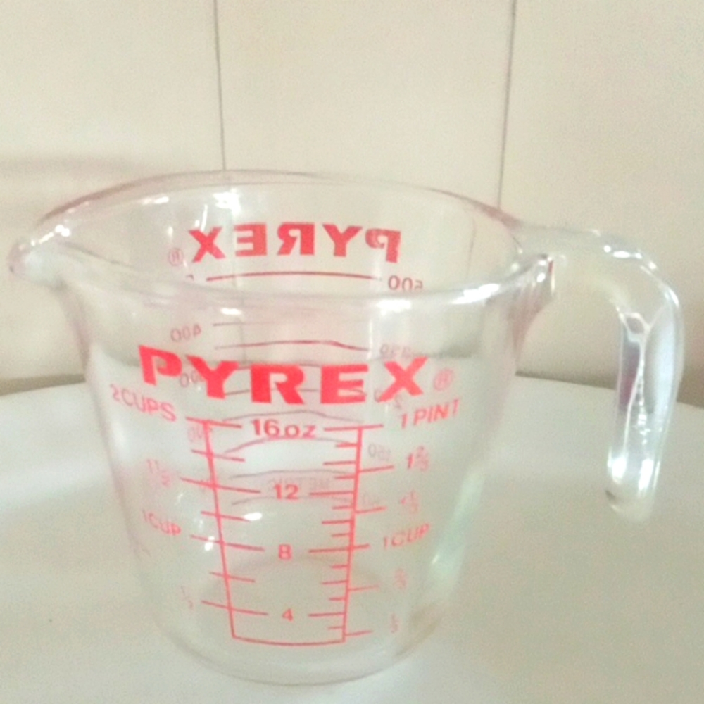 Vintage Pyrex Glass 2 cup  Measuring Cup with Red Markings